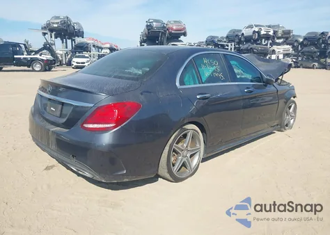 2016 Mercedes-Benz C 300 Sport z USA, uszkodzony, nr VIN 55SWF4JB9GU098293